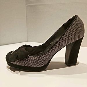3/$45 Ann Marino Black and white textured heel.